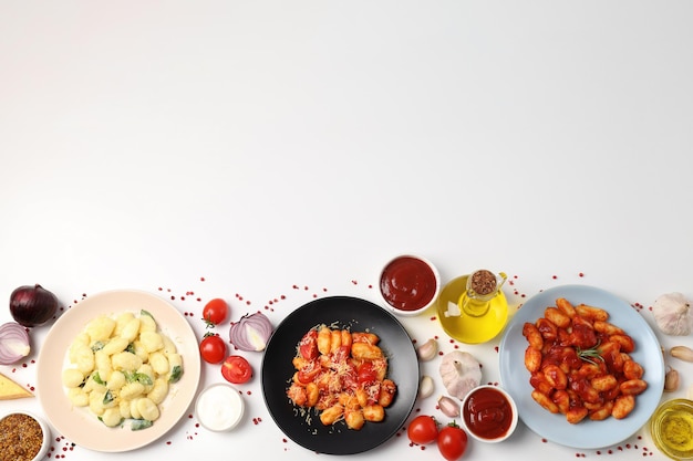 Kolacja złożona z kolorowych potraw